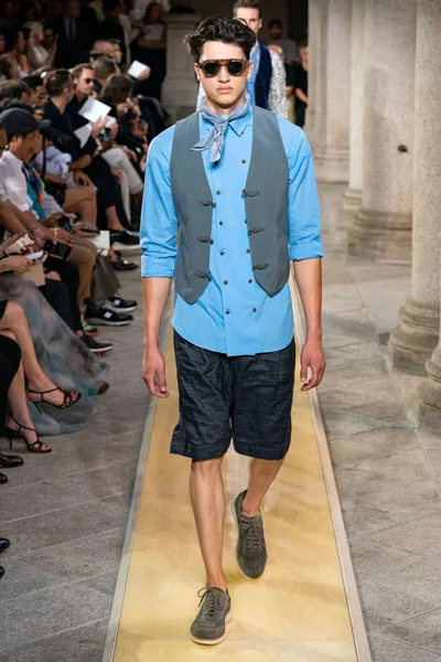 Look 98